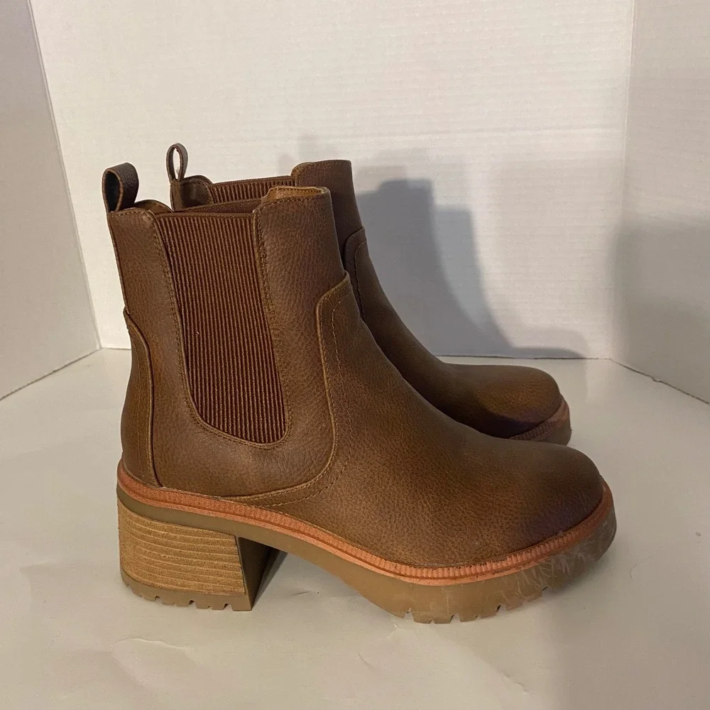 MIA Irie Chelsea Boots 7.5M Brown Chunky Ankle Lug Sole Platform Fall Utility
